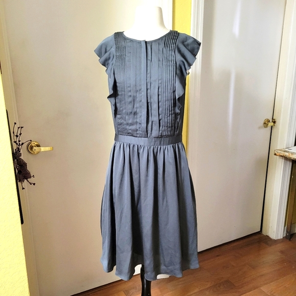 NEW Banana Republic Pintuck Flutter Sleeve Dress Grey size 6 Tall - Picture 14 of 15